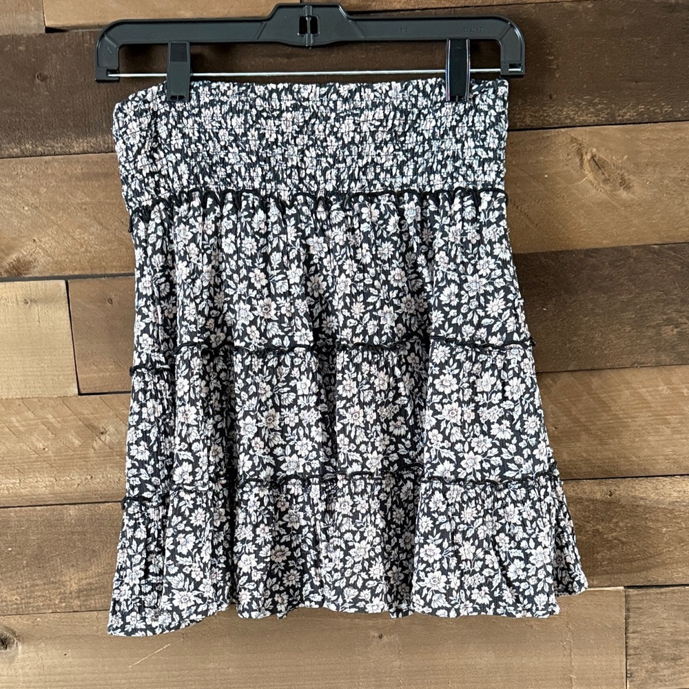 American Eagle Outfitters Black and White Floral Mini Skirt